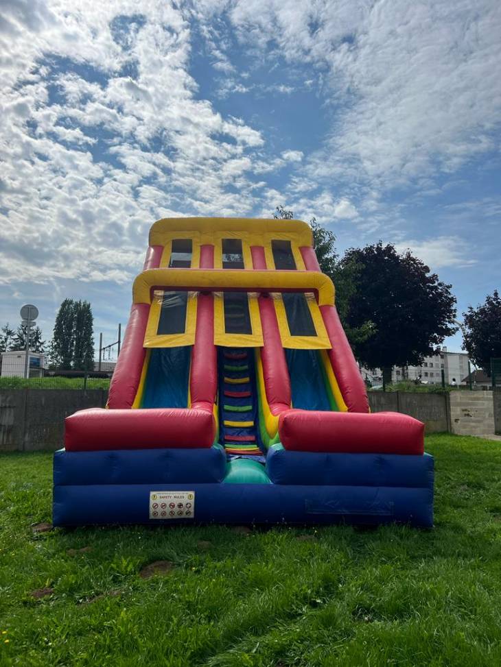 Gonflable toboggan idéal pour les anniversaire, kermesse